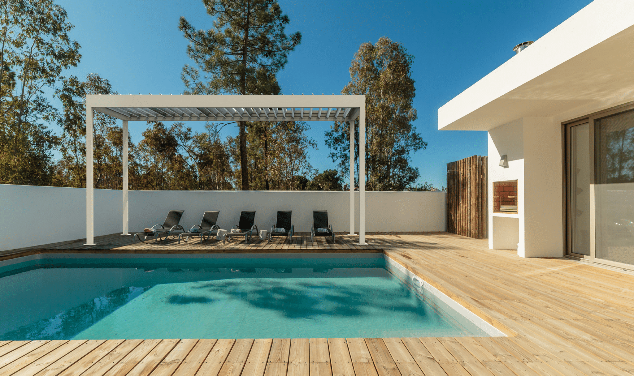 Pergola bioclimatique à lames orientables
